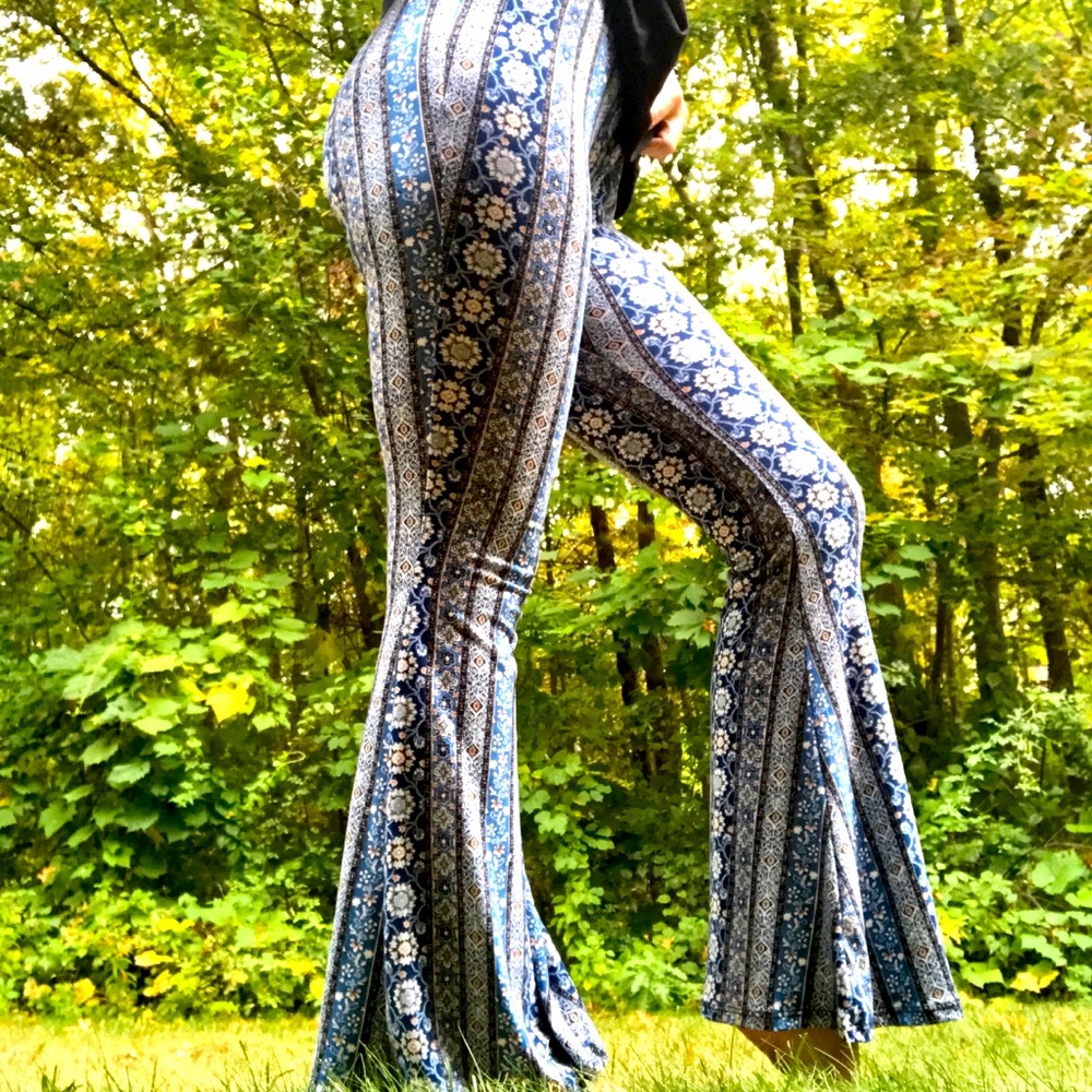 Soft printed flare pants!